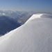 gut 1,70m Schnee am Gipfel; links das Karwendel, in der Mitte hinten, die Zugspitze. Temperatur: gut -10C°, herrlich!