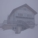 Die Drueserghütte (1581m) taucht im Schneetreiben auf.