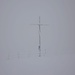 Das Gipfelkreuz vom Biet (1965,5m) taucht im Nebel auf.