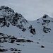 Schlappiner Spitzen: rechts der etwas tiefer gelegene Skigipfel, in der Mitte das Aufstiegscouli