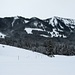 Beliebte Skitouren-Ziele, der Sonnenkopf (links) und der Schnippenkopf (rechts)
