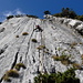 Auf geht's in die 6. und letzte SL (6a+), die steiler und schwieriger ist, als es hier den Anschein machen mag. Früher führte die Route rechts durch die Brösmeli-Verschneidung.
