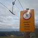Aha! Beim Hasenböl-Nordgipfel ist Grasskifahren verboten. Aber was soll dann der Skilift? *nixversteh"