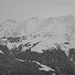 a destra: il monte Lago (o Legui),ben visibile la ripida cresta. Si vedono sia il rifugio Alpe Piazza che il bivacco Legui