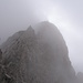 Il primo tratto della cresta che porta dalla Chaisertor al Chaiserstock immerso nella nebbia.