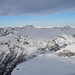 Aussicht von der Madom Gröss nach NW auf das Val Vegornèss (links unten) und das obere Val Chironico mit C. Tencia (Mitte) und P. Forno (rechts)...