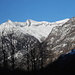 Aus dem Postauto bei Brione: letzter Blick zurück zur Alpe della Costa: von links P. di Mezzodi, Madom Gröss und P. Cramosino