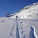 Aufstieg und Abfahrt; im Skitourenführer "Stubaier Alpen"(1990) von Rudolf Weiss wird diese Tour für den Mai/Juni als "beste Jahreszeit" empfohlen. Mir war dieser Traum-Dezembertag bei weitem lieber. Nichts geht über guten Pulver. Bei sicheren Verhältnissen ist das hier eine klassische Hochwintertour