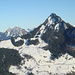 Es thront die Rigi Hochflue vor den Mythen.