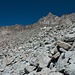 Der [peak372 Besso 3668m] über dem blockigen Gelände kurz vor der Hütte