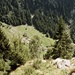 Tiefblick zur Alpsiedlung A Ruschèda (Ruscada, 1191 m)