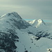 Blick zum Iffighorn und zum besonnten Spitzhorn mit seiner Skiflanke