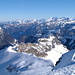 Blick über den Oberalper Grat Richtung Isenthal. Hinten die Schwyzer und Glarner Alpen sowie der Säntis