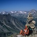 Agosto 1994, Bocchetta del Vento: da qui scenderemo in Valle Aurina dopo 6 giorni di cammino intorno al Grossvenediger con salita alla cima (in foto ovviamente Lella, compagna di vita e d'avventure).