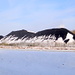 Ein Bild wie von einem anderen Kontinent - schön geformte "Berge" an der Verladestelle am Kanal