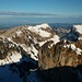 Aussicht vom Burgfeldstand (2063m) zur Burst (1968,5m) und zu den Sieben Hensten / Sibe Hängst mit den Gipfeln Schibe (1955m) und Sichle (1952m).