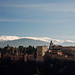die verschneite Sierra Nevada hinter der Alhambra, gesehen aus dem Albacín