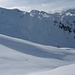 Blick ins Skigebiet von See mit der Abfahrt vom Medriggrat