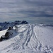 Der Skigipfel Wissmilen (2483m). <br /><br />FRAGE: Wieso schliesst man eigentlich auf einem Berg die Gipfelbuchbüchse ab?
