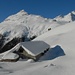 Alphütte Muntatsch mit dem Piz Padella, 2884 im Hintergrund