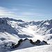 <b>Nella Val Maighels una traccia di sciatori percorre per buona parte il fondovalle fino a deviare verso il Tgiern Ravetsch (2944 m)</b>.