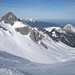 Blick vom Hinter Jochli (2105m) zum Schinberg (2145m). Rechts unten sind wieder Musenalper Grat (1785m) und Buochserhorn (1806,8m) zu sehen. Am Horizont ist das Pilatus-Massiv mit den Gipfel Matthorn (2041,3m), Tomlishorn (2128,5m) und Esel (2118,7m).