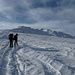 il manto fresco di neve ora è segnato dalle discese degli sci alpinisti