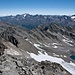 Blick über den Aufstiegsweg vom Joch her - links im Kaunergrat die vergletscherte [peak16522 Watzespitze] ,rechts leuchtet die [peak16524 Bliggspitze].