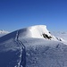Für den kurzen Abstieg vom Twärchamm (2303m) lohnt es sich nicht die Ski abzufellen.