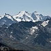 Die Mischabelgruppe vom Gipfel aus. Links das [peak3496 Nadelhorn 4327m], mittig der [peak1416 Dom 4545m], rechts das 4491m hohe [peak5640 Täschhorn] und der [peak86 Alphubel 4206m]. Ganz rechts der Rücken des [peak4138 Rimpfischhorn]