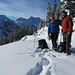 Brotzeit im Stehen "Am Sattel" - zum Hinsetzen fanden wir schneebedingt keine Möglichkeit.