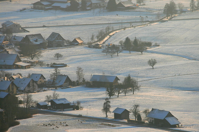 Heisch (Hausen am Albis) in der untergehenden Sonne, vom ...