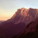 Alpenglühen der Wettersteinwand (2880 m) von der Coburger Hütte (1920 m)