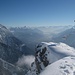Das Bild hat Seltenheitswert - alleine auf der Wankspitze ist man selten. 
Blick nach Osten zum Inntal hinunter, Richtung Innsbruck