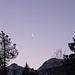 Der zunehmende Mond und darüber die Venus am Morgenhimmel - über den Gipfeln südlich des Plansees.