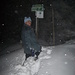 Heiko checkt genau die Wegweiser und geriet dabei in beinahe hüfthohen Schnee