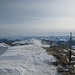 Seekarlspitze mit dem schmiedeisernen Gipfelkreuz, 
geradeaus das "Vorderes Sonnwendjoch" mit Sagzahn