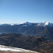 Monte Bigorio im Vordergrund, Monte Tamaro im Mittelgrund und weitere Teile des Alpenhauptkamms dahinter