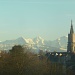 phantastischer Blick vom Hauptbahnhof Bern zu den Berner Eisriesen (aus dem Zug fotografiert)