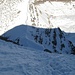 Der Fussabstieg von oben gesehen - bei mehr Schnee (jedoch sicher!) kann diese Rampe mit den Skis befahren werden