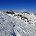 Auf dem Gratrücken des Wenglispitzes. Vom Wind geprägter Schnee...