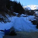Beim Sägewerk am oberen Dorfrand von Curaglia auf 1400m beginnt die Skitour.