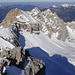 Partenkirchner Dreitorspitz-Massiv; hinten, das kaum verschneite Estergebirge