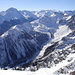 Tiefblick zum Skigebiet "Schlick 2000" bei der Schlicker Alm; hinten der Habicht, Freiger und das kleine Zuckerhütl