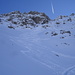 im Sommer eine üble Schuttflanke, im Winter jedoch ein herrliches Skikar; wo die Spur des Fliegers hinzeigt wird aufgestiegen