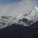 Pizzo di Vogorno, von der anderern Seite gesehen,1Tag später. Die Alp Bardughe liegt links auf dem Schneefeld.