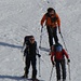 [u francesco] e [u heliS] con un scialpinista alle spalle