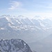 gefälliges Panorama:
links hinter dem zentralen Niesengrat EMJ, rechts unten das Cheibehore