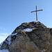 Rappastein: Die letzten Meter zum Gipfelkreuz geht´s in leichter Kraxelei über die Felsen 