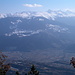 Das Tal und die Walliser Alpen liegen im Dunst